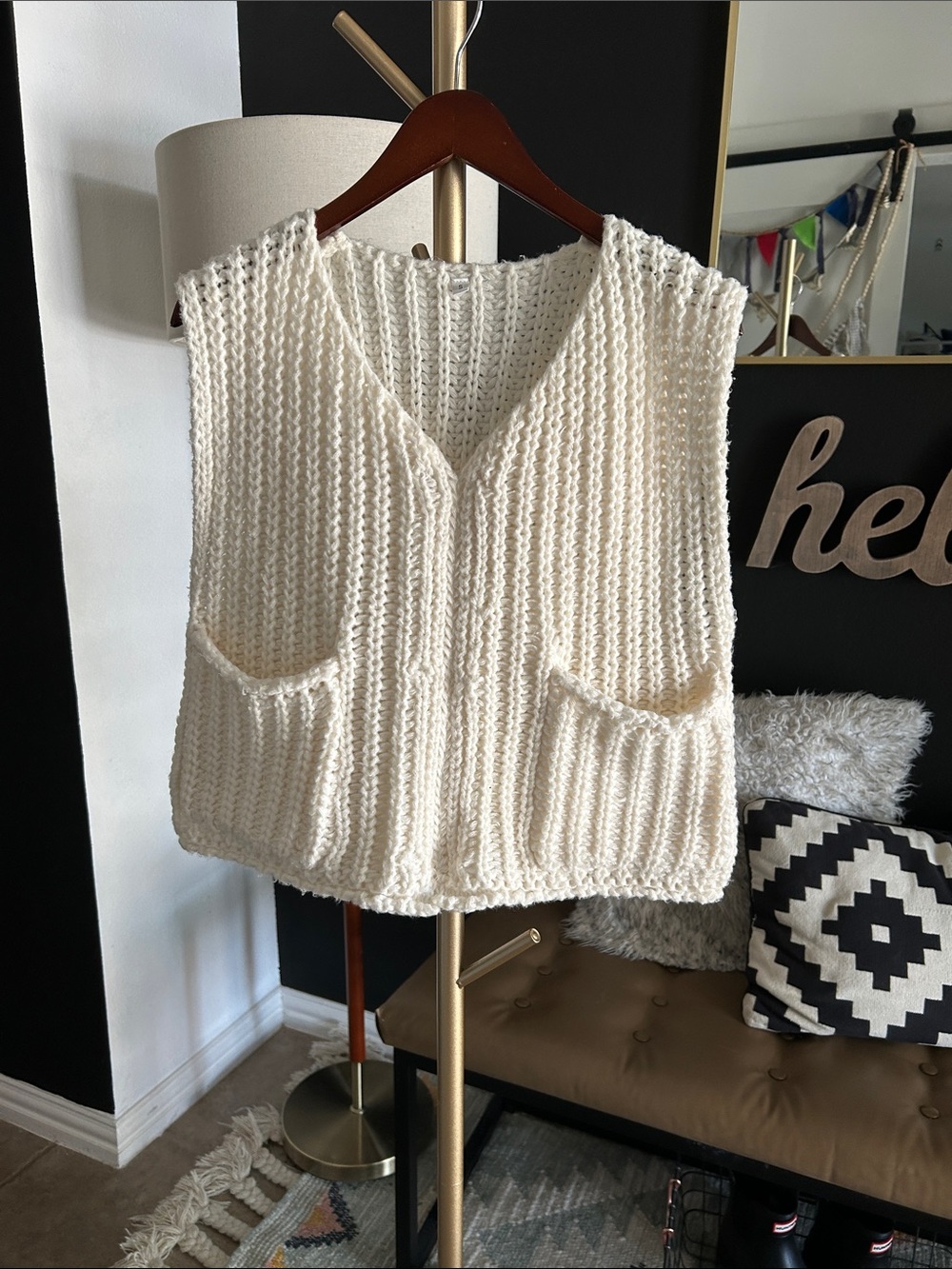 Chunky Oversized Knit V-Neck Sleeveless Pocket Sweater  - White